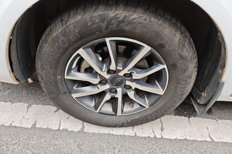 Used Geely Auto Emgrand 2019 Leading Edition 1.5L Manual Upgraded Connectivity Model China VI Standard
