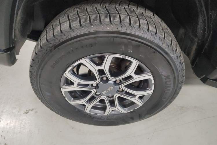 Used  BJ40 2020 2.0T Automatic Four-Wheel Drive Urban Hunter Edition Chivalrous Type
