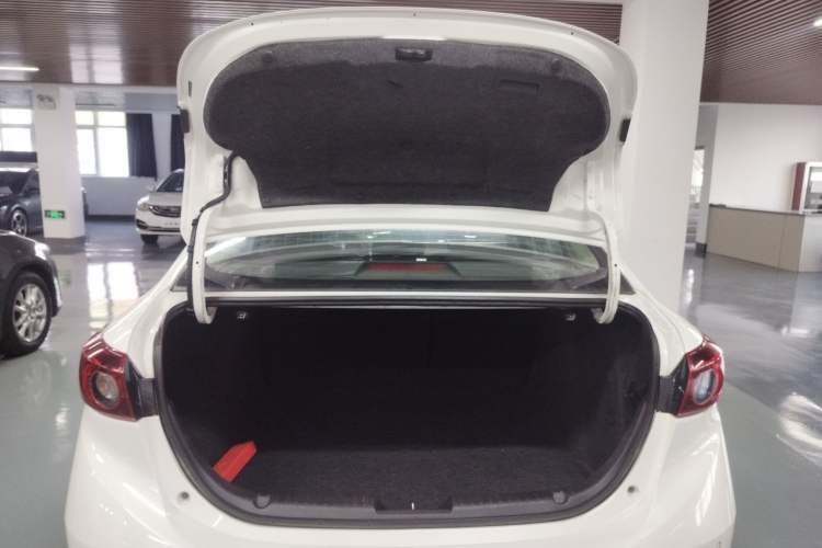 Used Mazda Mazda 3 Axela 2016 Sedan 1.5L Automatic Luxury Model