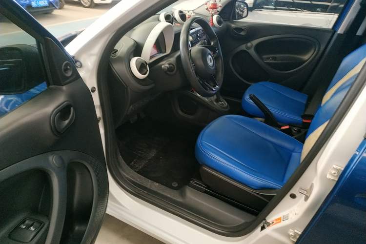 Used  forfour 2016 1.0L 52 kW Dynamic Edition
