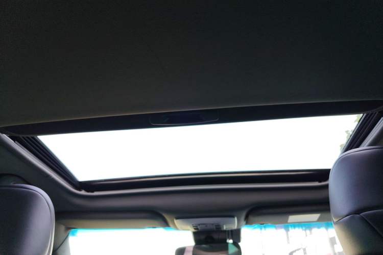 Used Toyota Avalon 2019 Dual-Engine 2.5L Luxury Edition China VI Standard
