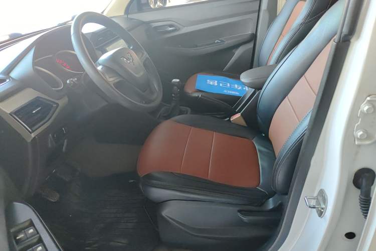 Used Wuling Hongguang 2019 1.5L S Standard Version China VI LAR
