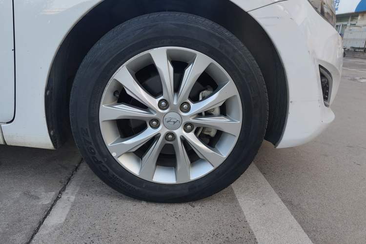 Used Hyundai Elantra 2016 1.6L Automatic Smart Version
