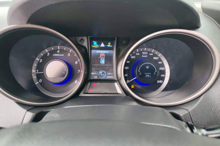 Used Changan CS75 2016 1.5T Manual FENGSHANG Model
