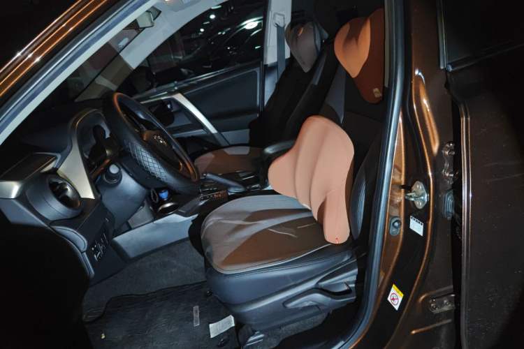 Used Toyota RAV4 2015 2.0L CVT Two-Wheel Drive Fashion Edition
