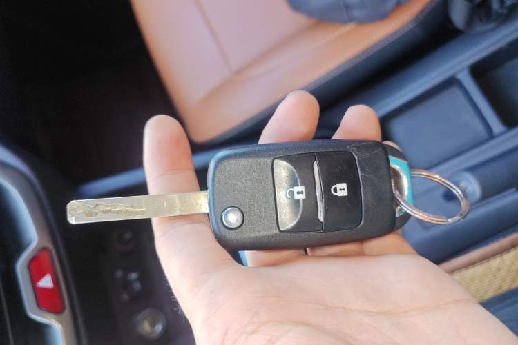 Used Oshan CX70 2016 1.6L manual luxury version
