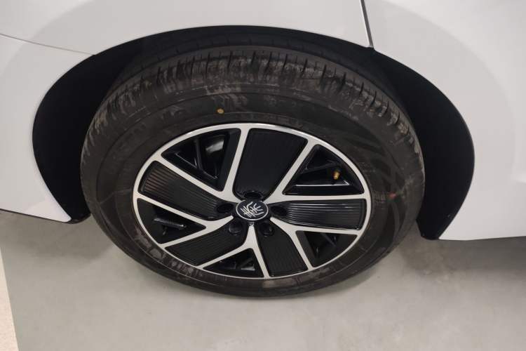 Used BYD Qin L 2025 DM-i Smart Drive 120KM Superior Model
