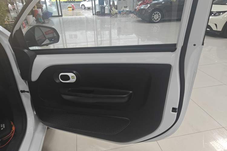 Used Roewe Clever 2021 302 km New Four-Seater Super-Efficient Version
