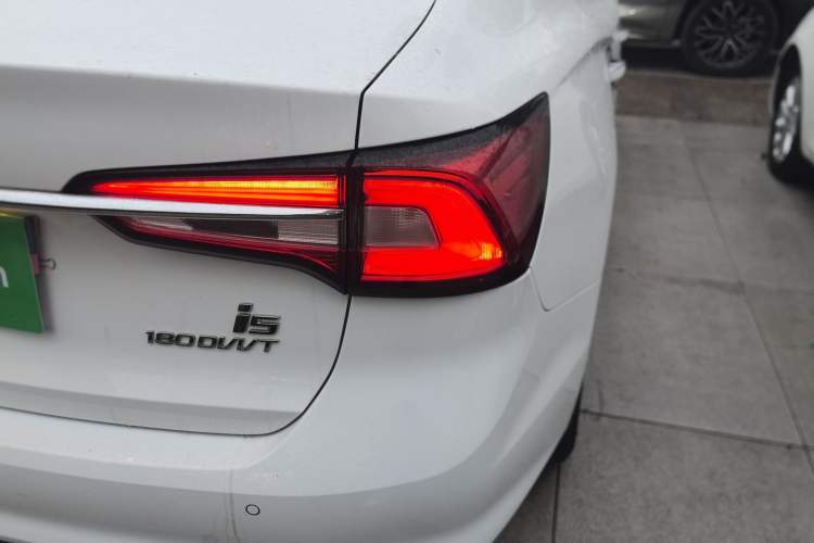 Used Roewe i5 2020 1.5L Automatic 4G Connect Luxury Flagship Edition
