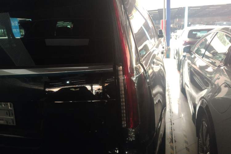 Used Cadillac Escalade 2017 6.2L ESV Platinum Edition Extended Model