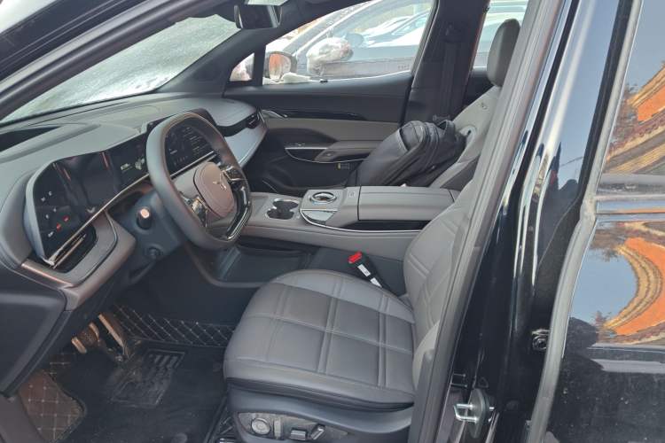 Used Hongqi Tiangong 08 2025 680 Ultra Four-Wheel-Drive Version
