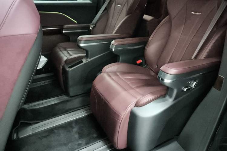 Used Hongqi HQ9 2023 2.0T Smart Connect Flagship Edition
