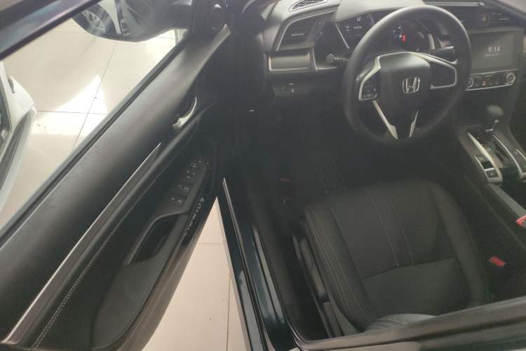 Used Honda Civic 2016 220TURBO CVT Luxury Edition
