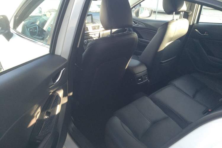 Used Mazda Mazda 3 Axela 2017 Hatchback 2.0L Automatic Sport Model China V Emission Standard