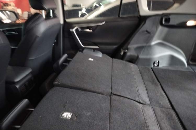 Used Toyota Wildlander 2022 Dual-Engine 2.5L E-CVT Two-Wheel Drive Luxury PLUS Edition
