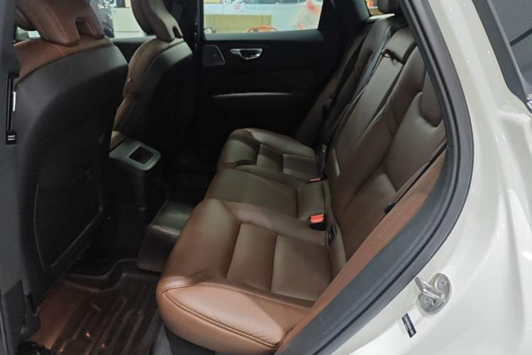 Used Volvo XC60 New Energy 2025 Plug-in Hybrid Long-Range All-Wheel Drive Smart Luxury Edition
