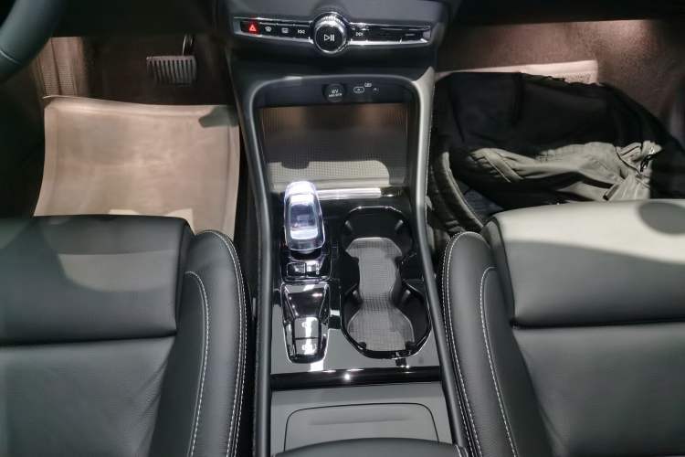 Used Volvo XC40 2024 B4 4x4 Smart Luxury Edition