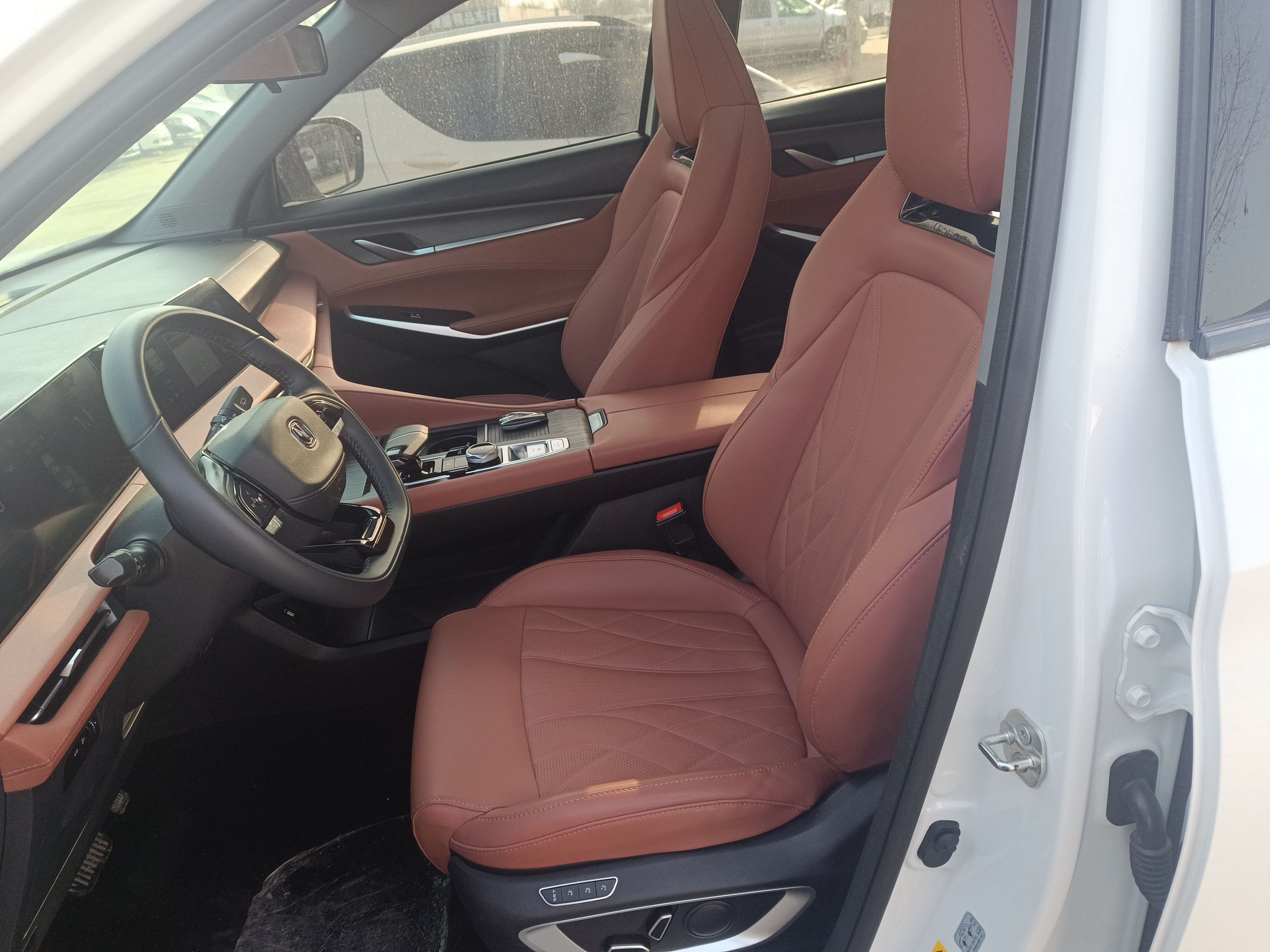 Переднее сиденье в автомобиле