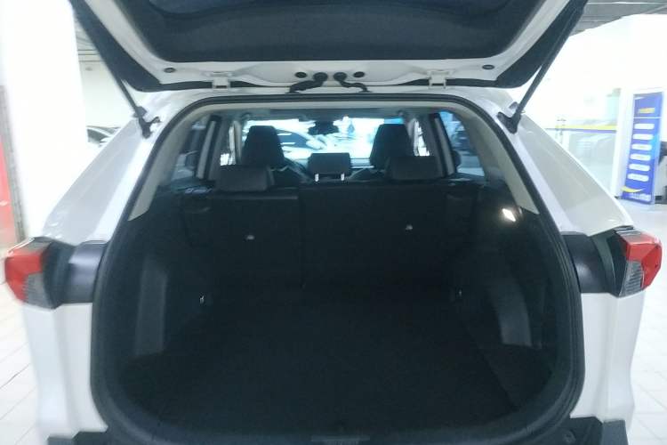 Used Toyota RAV4 2023 2.0L CVT Two-Wheel Drive 20th Anniversary Platinum Edition
