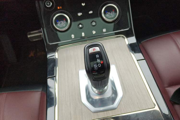 Used Land Rover Range Rover Evoque New Energy 2022 Aurora L P300e Plug-in Hybrid Electric Version
