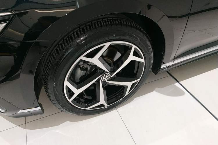 Used Volkswagen Magotan 2023 2 Million Units Limited Edition 330TSI DSG Leading Version
