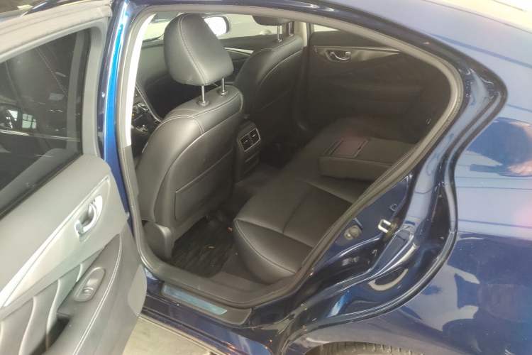 Used Infiniti Q50L 2018 2.0T Enjoyment Version China VI Standard
