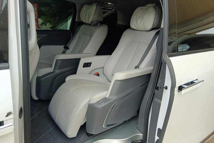 Used Buick GL8 2025 Lu Zun Deluxe Edition
