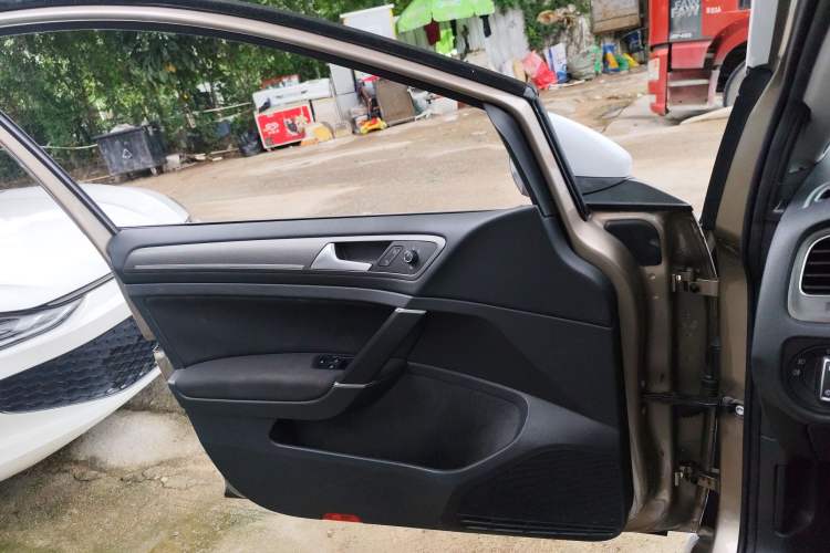 Used Volkswagen Golf 2016 230TSI Automatic Comfort Version
