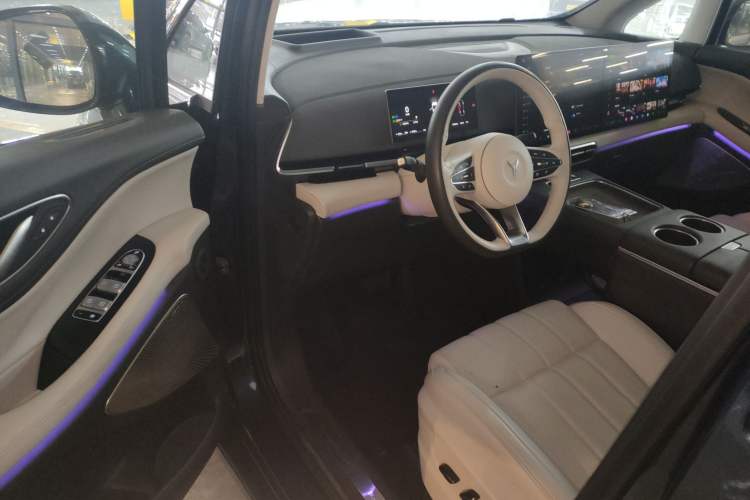 Used VOYAH Dream 2025 PHEV Four-Wheel-Drive Flagship Kunpeng Edition
