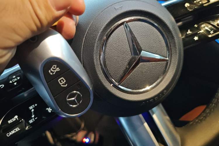 Used Mercedes-Benz GLC 2025 GLC 300 L 4MATIC Luxury Model 5 Seats
