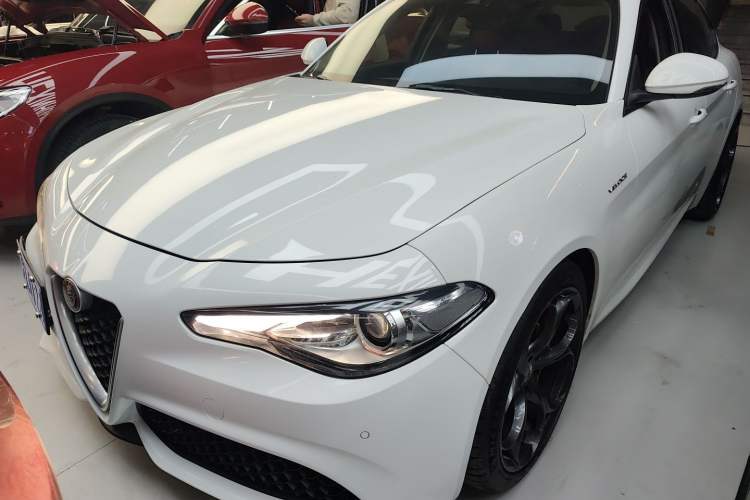 Used Alfa Romeo Giulia 2017 2.0T 280HP Luxury Sport Edition
