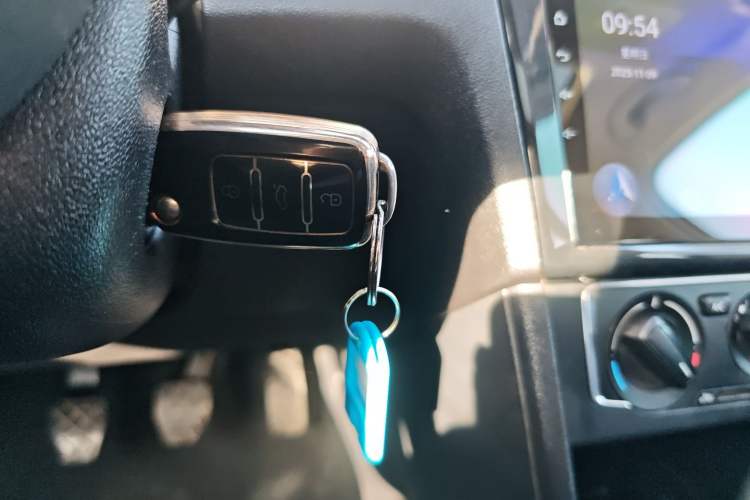 Used Volkswagen Jetta 2015 1.6L Manual Comfort Model
