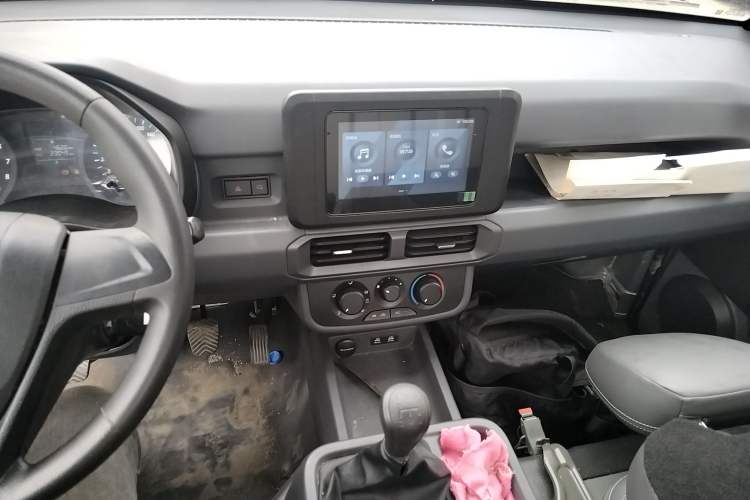 Used Wuling Dragon Truck 2023 2.0L Comfort Version
