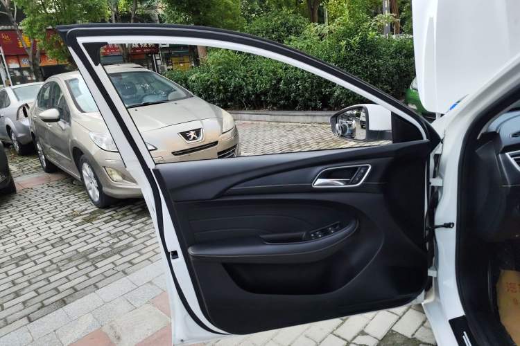 Used Roewe i5 2019 1.5L Automatic 4G Connected Langhao Edition
