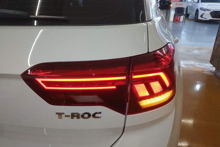 Used Volkswagen T-ROC 2019 230TSI DSG Two-Wheel-Drive Advanced Version China VI Standard
