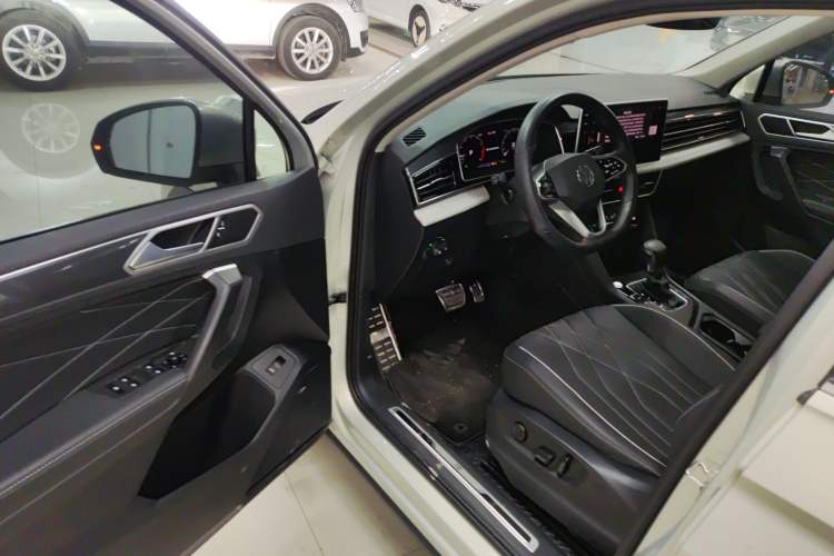 Used Volkswagen Tiguan L 2023 Restyled 330TSI Automatic Two-Wheel Drive R-Line Enhanced Comfort Version