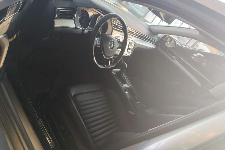 Used Volkswagen Magotan 2019 330TSI DSG Leading Model China VI Standard
