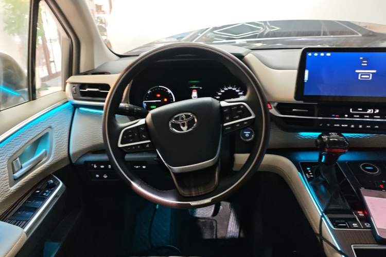 Used Toyota Granvia 2023 2.5L Hybrid Comfort Edition
