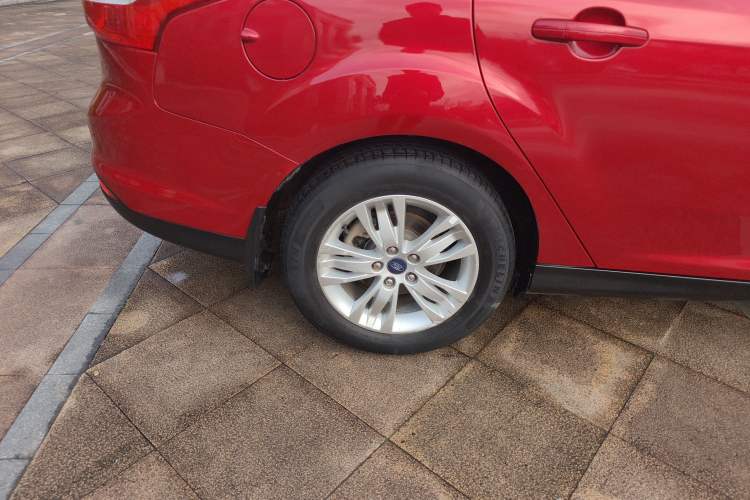 Used Ford Focus 2012 Sedan 1.6L Automatic Comfort Model
