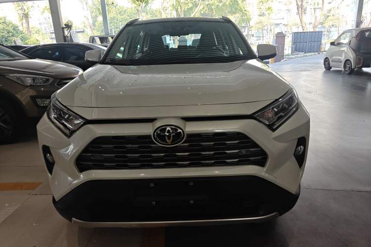 Used Toyota RAV4 2021 2.0L CVT Four-Wheel Drive Premium Edition
