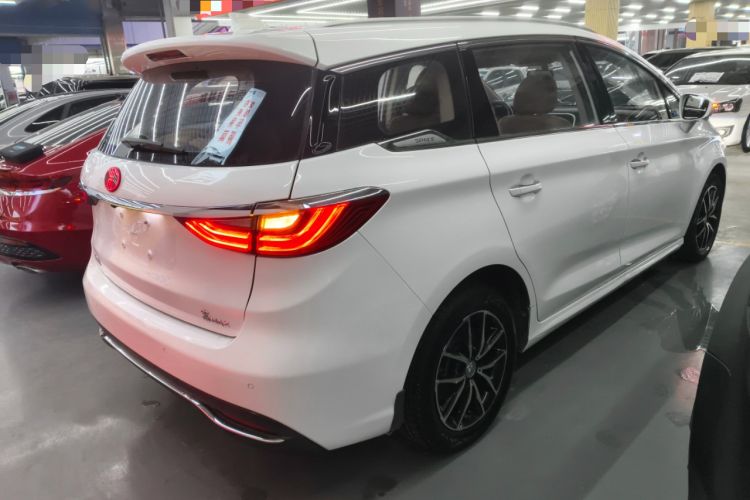 Used BYD Song MAX 2018 1.5T Automatic Smart Connect Elite Model with 6 Seats
