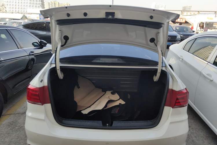 Used Volkswagen Santana 2016 1.6L Automatic Comfort Edition
