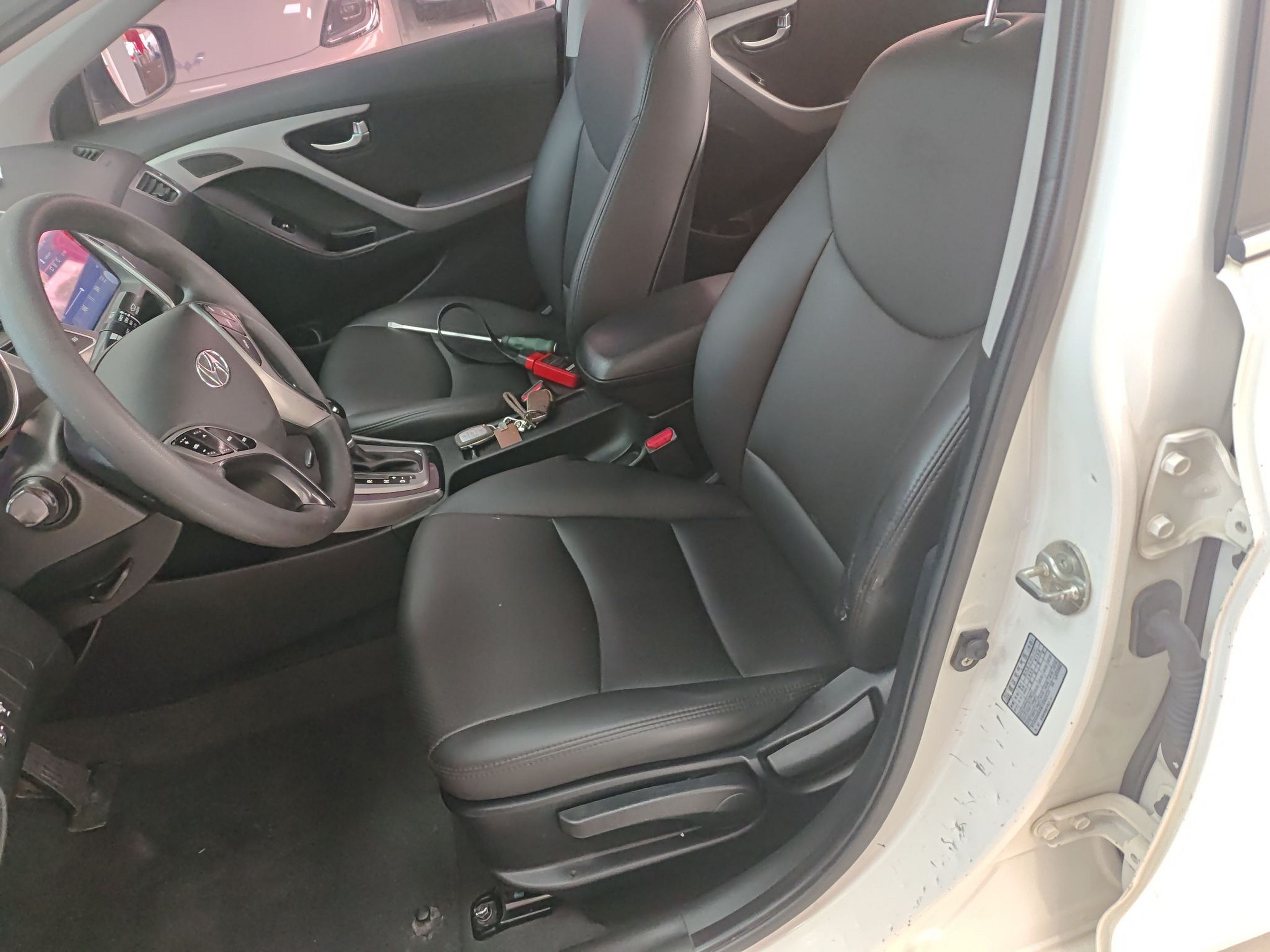 Переднее сиденье в автомобиле