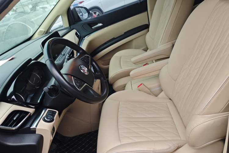 Used Buick GL8 2023 Facelifted Land Cruiser Executive Luxury Version
