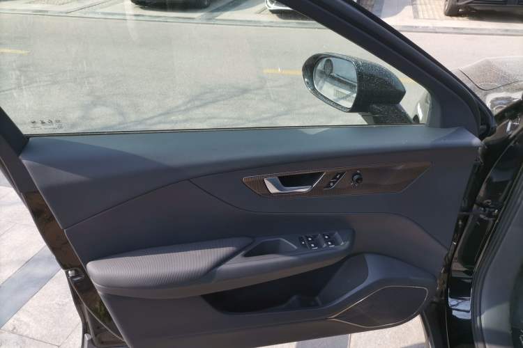 Used Hongqi E-QM5 2023 Revised Version Basic Travel Edition
