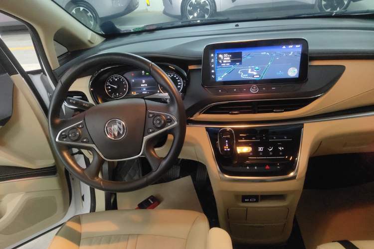 Used Buick GL8 2023 Facelifted Land Cruiser Executive Luxury Version
