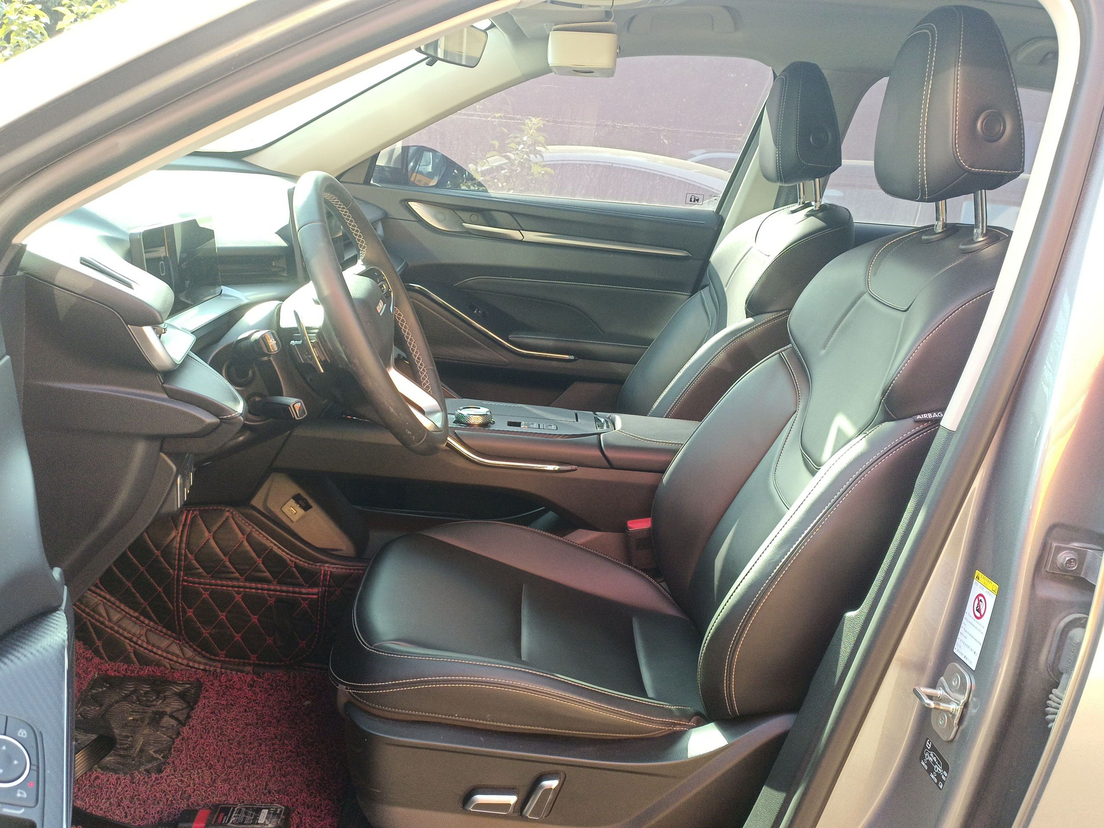 Переднее сиденье в автомобиле