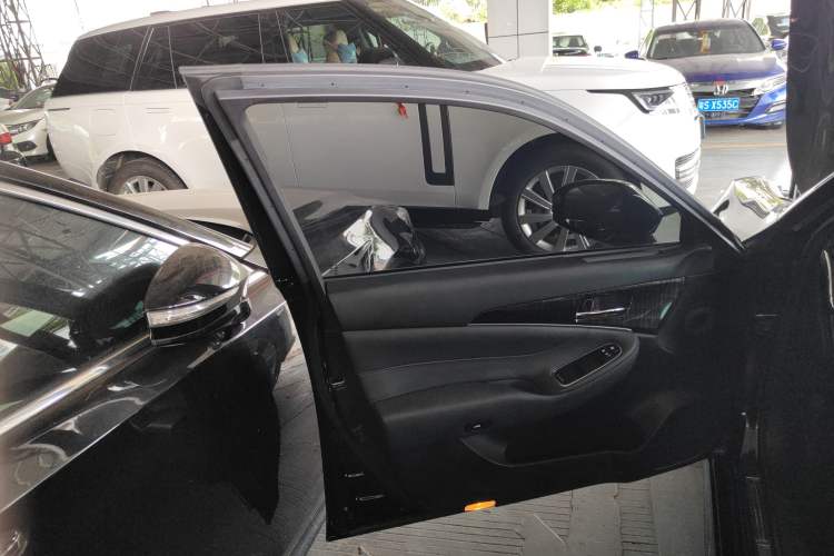 Used Toyota Crown 2015 2.0T Fashion Edition
