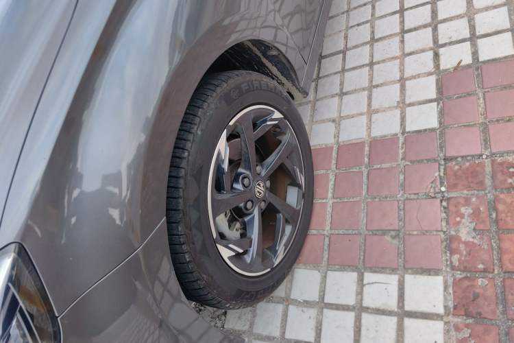 Used MG 5 2022 300TGI DCT Chao Yue Luxury Edition
