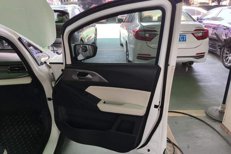 Used Geometry E Firefly 2024 401 km Fluorescent
